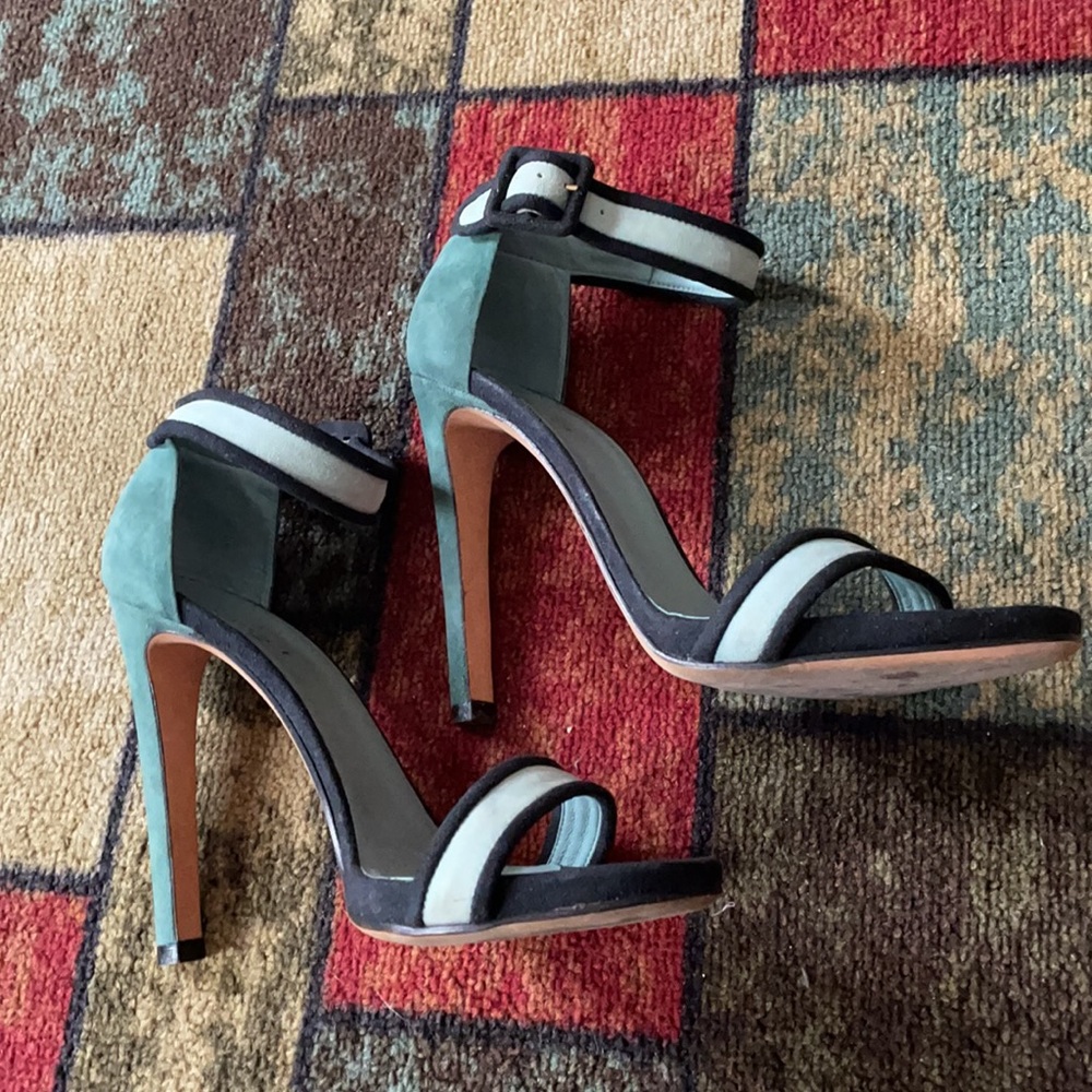 Light blue color blocked suede Gucci sandals - Picture 3 of 7